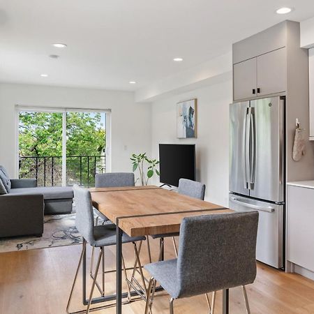 Апартаменты Modern Two Story Townhouse Near Light Rail Сиэтл Экстерьер фото